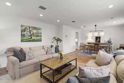 Living - 5410 Charter Oak Pl, Jackson, MS 39211 photo 1 of 1
