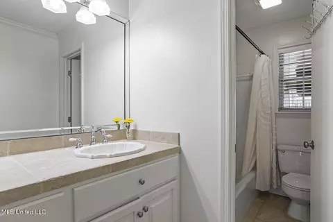 Bath - 5410 Charter Oak Pl, Jackson, MS 39211 photo 6 of 6