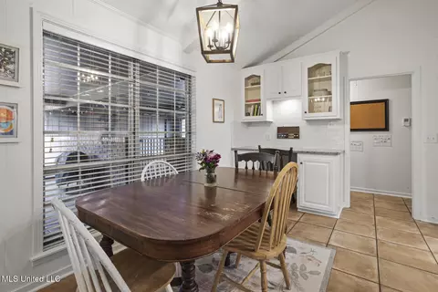 Dining - 5410 Charter Oak Pl, Jackson, MS 39211 photo 2 of 3