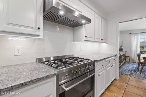 Kitchen - 5410 Charter Oak Pl, Jackson, MS 39211 photo 2 of 4