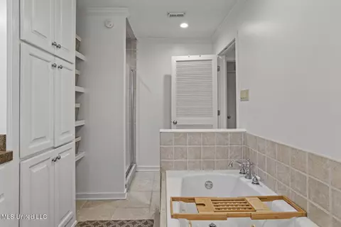 Bath - 5410 Charter Oak Pl, Jackson, MS 39211 photo 3 of 6