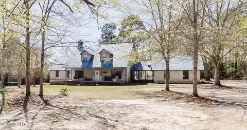 18347 Dogwood Ln, Saucier, MS 39574