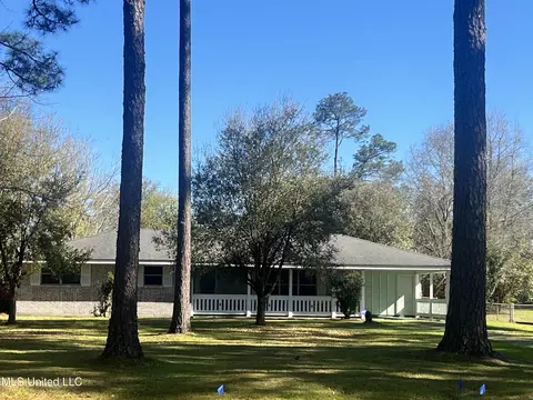 55 54th St, Gulfport, MS 39507