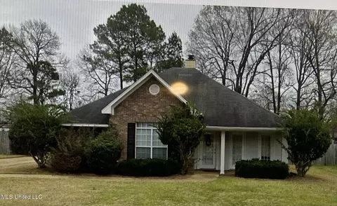 320 White Oak Dr, Brandon, MS 39047