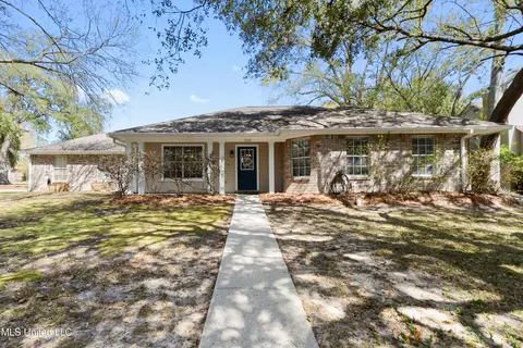 11234 Creek Dr, Gulfport, MS 39503
