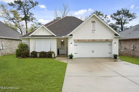 87108 Highpoint Dr, Diamondhead, MS 39525