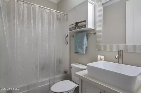 Bath - 87108 Highpoint Dr, Diamondhead, MS 39525 photo 3 of 3
