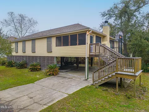 208 Petite Dr, Waveland, MS 39576