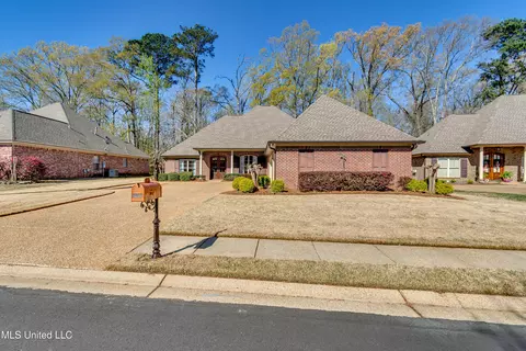 Exterior - 175 Eastside Dr, Brandon, MS 39047 photo 4 of 12