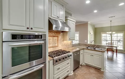 Kitchen - 175 Eastside Dr, Brandon, MS 39047 photo 5 of 6