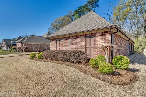 Exterior - 175 Eastside Dr, Brandon, MS 39047 photo 5 of 12