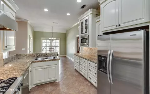 Kitchen - 175 Eastside Dr, Brandon, MS 39047 photo 4 of 6