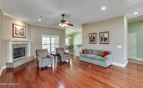 Living - 175 Eastside Dr, Brandon, MS 39047 photo 2 of 3