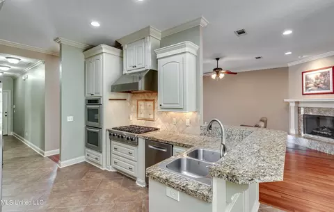 Kitchen - 175 Eastside Dr, Brandon, MS 39047 photo 3 of 6