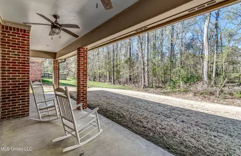 Exterior - 175 Eastside Dr, Brandon, MS 39047 photo 9 of 12