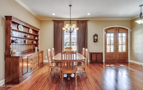 Dining - 175 Eastside Dr, Brandon, MS 39047 photo 2 of 5