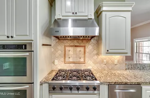 Kitchen - 175 Eastside Dr, Brandon, MS 39047 photo 6 of 6