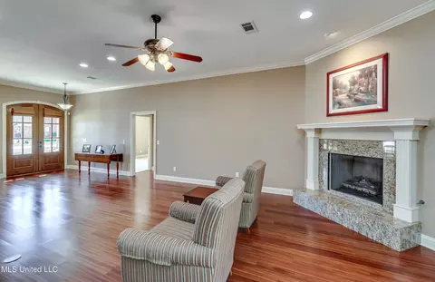 Living - 175 Eastside Dr, Brandon, MS 39047 photo 3 of 3