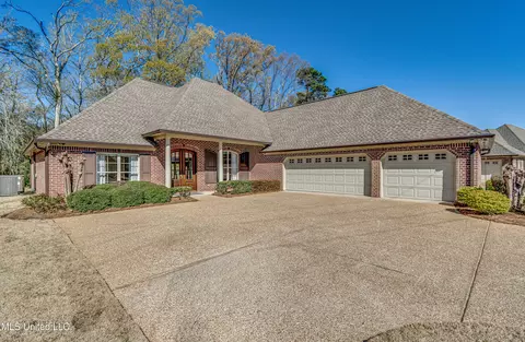 Exterior - 175 Eastside Dr, Brandon, MS 39047 photo 3 of 12