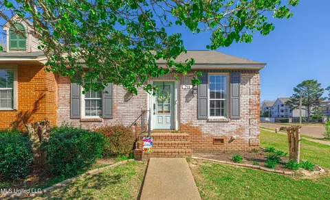 211 Northtown Dr, Jackson, MS 39211
