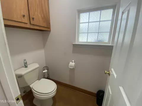 Bath - 12130 Springridge Rd, Terry, MS 39170 photo 2 of 7