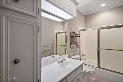 Bath - 152 Pavilion Dr, Brandon, MS 39042 photo 3 of 3