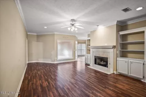 Living - 152 Pavilion Dr, Brandon, MS 39042 photo 1 of 4