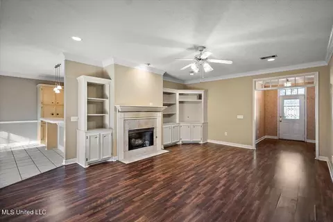 Living - 152 Pavilion Dr, Brandon, MS 39042 photo 2 of 4