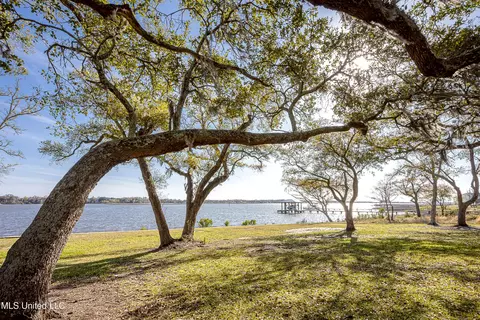 602 Wetzel Dr, Biloxi, MS 39532