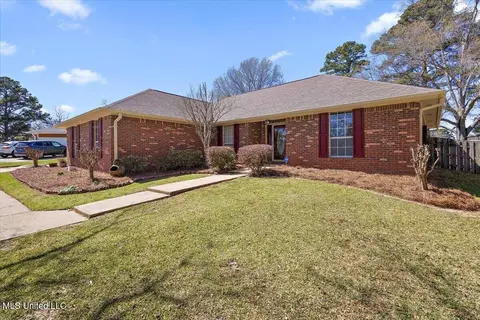 109 Shadow Creek Dr, Florence, MS 39073
