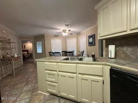 Kitchen - 3026 Daves Cir, Brandon, MS 39042 photo 3 of 3