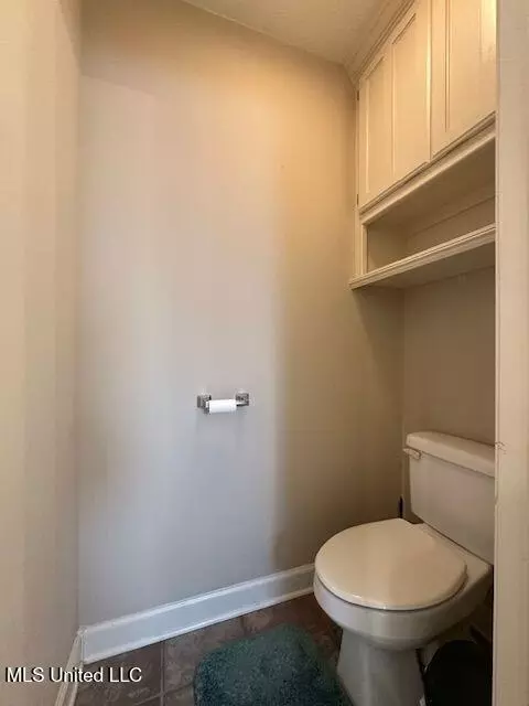 Bath - 3026 Daves Cir, Brandon, MS 39042 photo 2 of 3