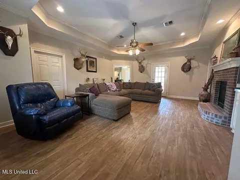 Living - 3026 Daves Cir, Brandon, MS 39042 photo 2 of 2