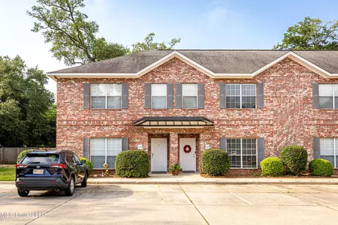 124 Armand Oaks, Ocean Springs, MS 39564
