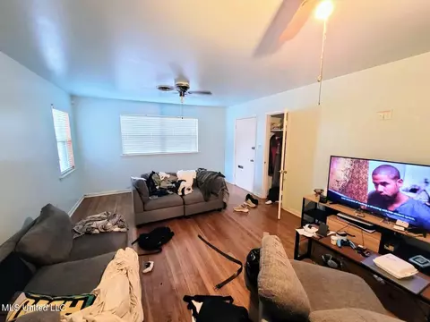 Living - 1817 Wisteria Dr, Jackson, MS 39204 photo 1 of 1