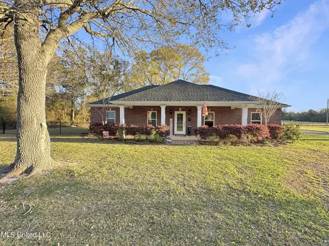 8507 Richwood Dr, Vancleave, MS 39565
