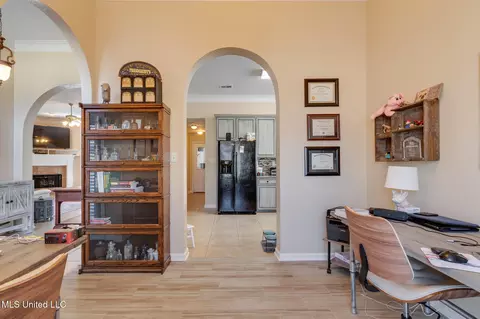 Entry Way - 7480 Davidson Rd, Olive Branch, MS 38654 photo 3 of 5