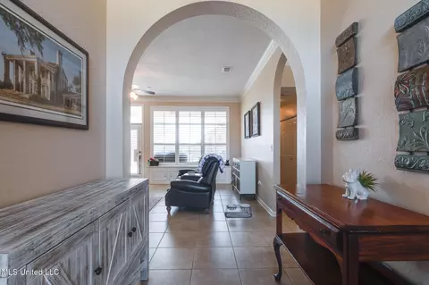 Entry Way - 7480 Davidson Rd, Olive Branch, MS 38654 photo 2 of 5