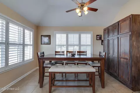 Dining - 7480 Davidson Rd, Olive Branch, MS 38654 photo 4 of 5