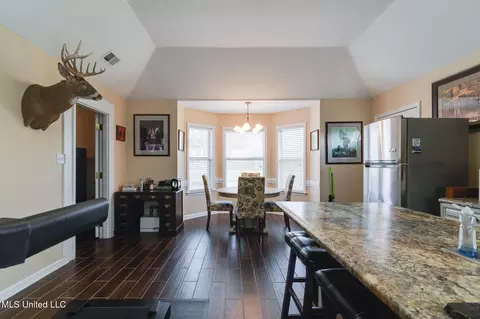 Entry Way - 7480 Davidson Rd, Olive Branch, MS 38654 photo 5 of 5