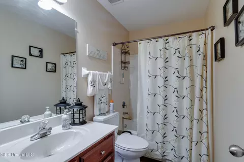 Bath - 7480 Davidson Rd, Olive Branch, MS 38654 photo 5 of 5
