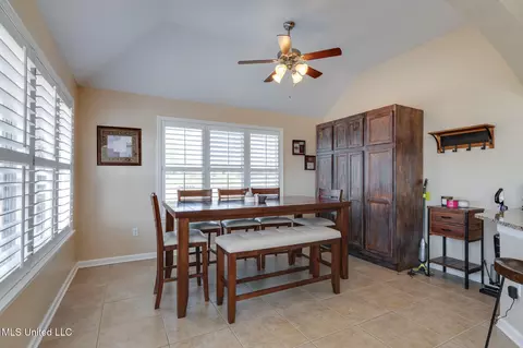 Dining - 7480 Davidson Rd, Olive Branch, MS 38654 photo 3 of 5