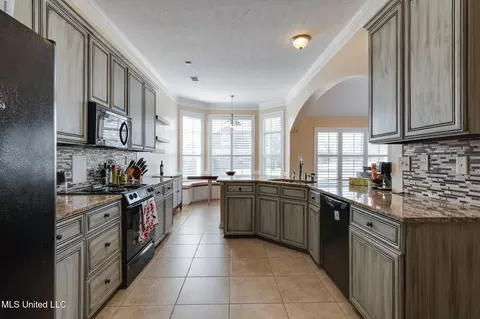 Kitchen - 7480 Davidson Rd, Olive Branch, MS 38654 photo 2 of 6
