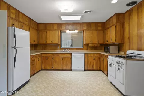 Kitchen - 2136 E Northside Dr, Jackson, MS 39211 photo 1 of 2