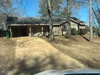 779 White Cir, Grenada, MS 38901 photo 2