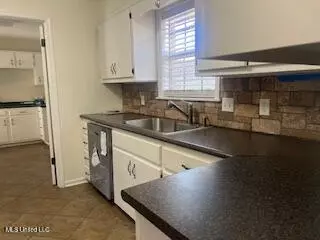 779 White Cir, Grenada, MS 38901 photo 3