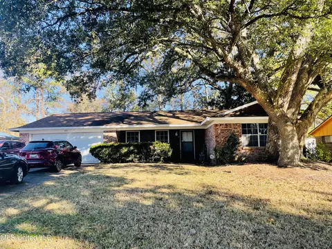 450 Annette Ln, D'iberville, MS 39540