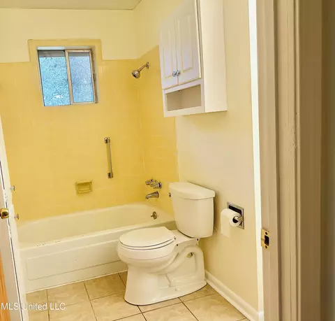 Bath - 1871 Turtle Rd, Byram, MS 39272 photo 1 of 2