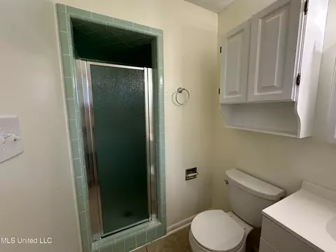 Bath - 1871 Turtle Rd, Byram, MS 39272 photo 2 of 2