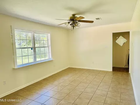 Living - 1871 Turtle Rd, Byram, MS 39272 photo 2 of 2